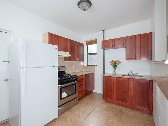 3rd image of 2440 Amsterdam Ave APT 5E