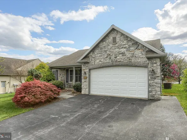 1080 Cambridge Dr, Manheim, PA 17545