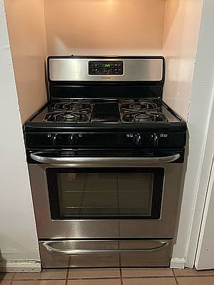 3rd image of 50 Manhattan Ave APT 1F