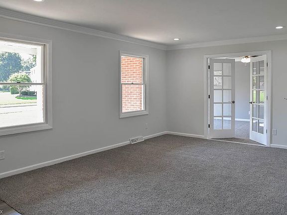 3rd image of 647 Stafford Dr
