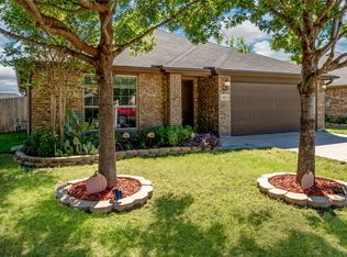 153 Spring Hollow Dr, Saginaw, TX 76131