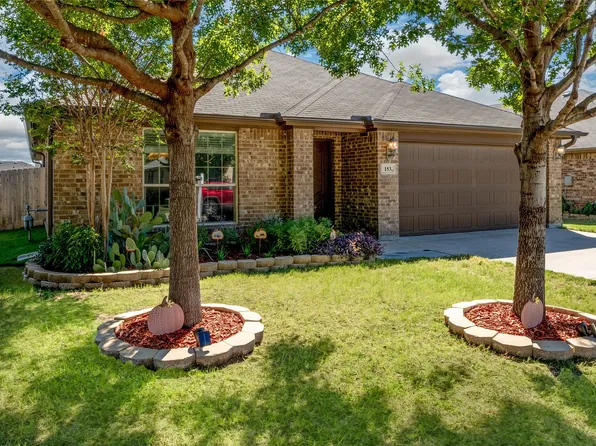 153 Spring Hollow Dr, Saginaw, TX 76131