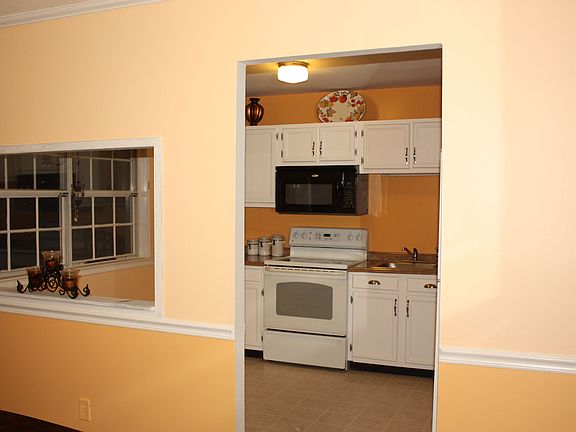 5th image of 1463 Charlestown Dr
