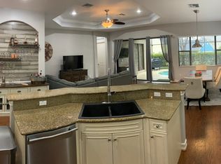 1390 Serrano Cir, Naples, FL 34105