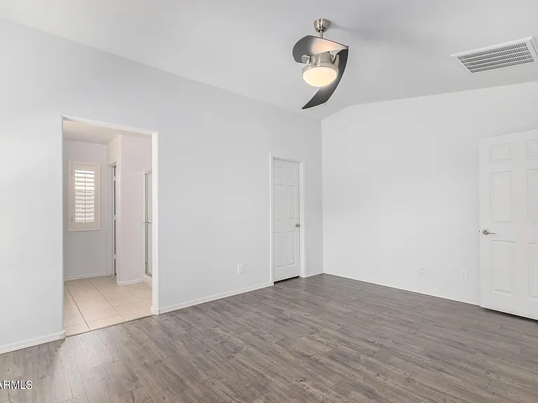 2227 E Stacey Rd — Photo 15