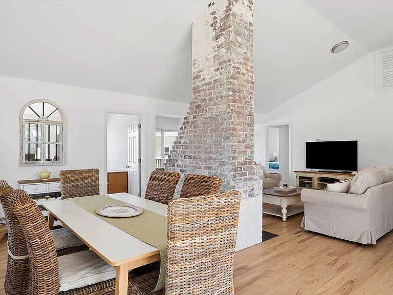898 Dune Rd — Photo 10