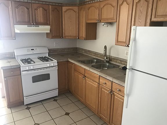 2nd image of 950 W Calle Alvord