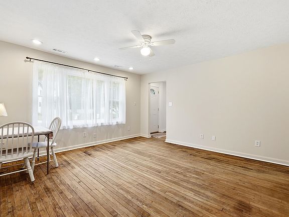 5th image of 1127 N Jefferson Dr