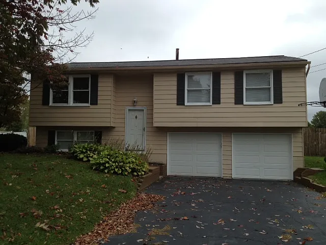 8126 Castle Rock Dr NE photo 1