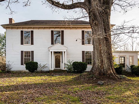 3rd image of 379 Pinecrest Dr
