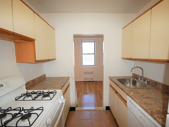 4th image of 699 W 239th St APT 6U