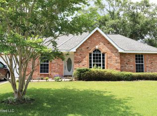 14203 Oak View Cir, Vancleave, MS 39565