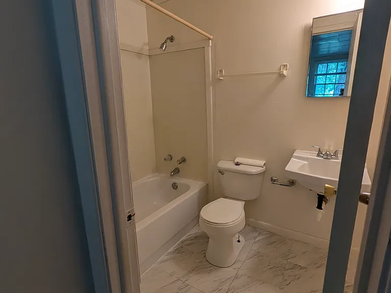 6210 SW 13th St #4H — Photo 8