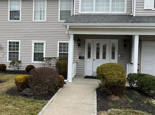 811 Eagles Chase Dr, Lawrenceville, NJ 08648