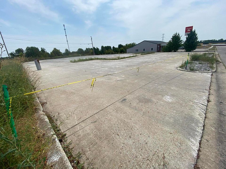2nd image of 530 Commerce Dr
