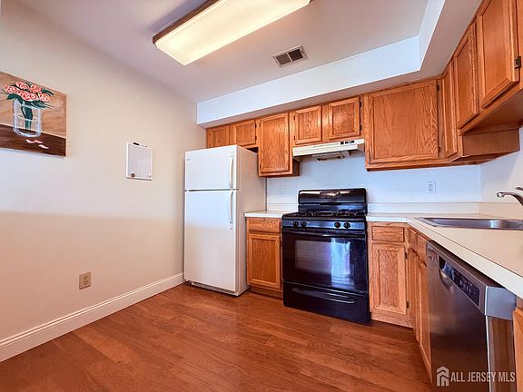 5th image of 118 Acadia Ct APT 9