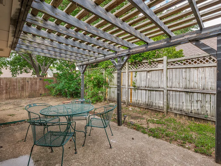 2208 Placid Dr — Photo 11