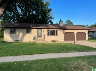 1232 Remer Dr, Le Mars, IA 51031