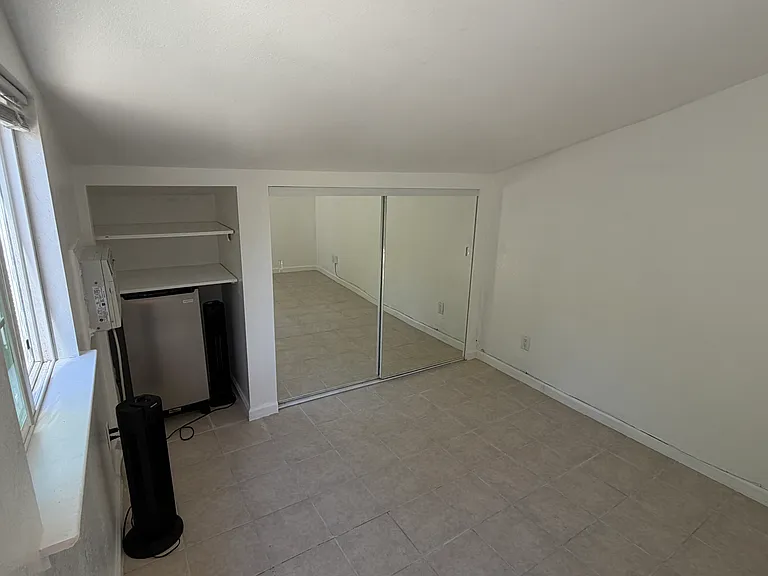 330 Oneill Ave — Photo 2