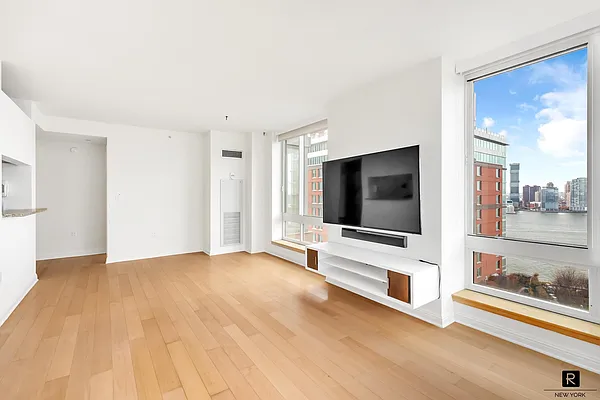 Rented by R New York | media 3