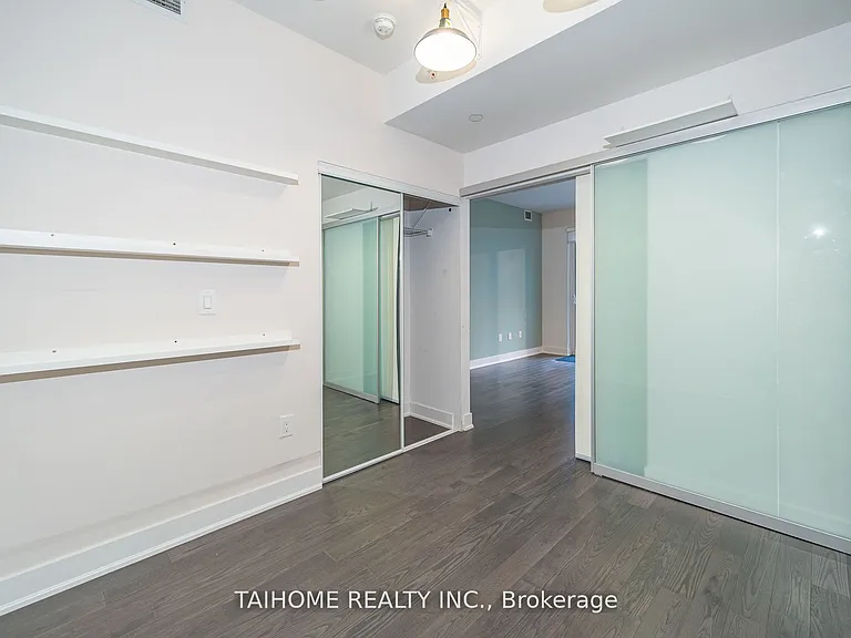 955 Bay St #307 — Photo 8