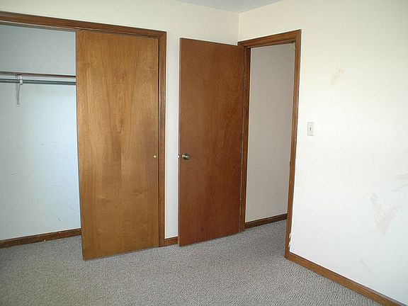 4th image of 102 Masten St
