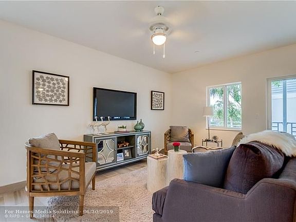 4th image of 605 NE 28th St APT 3