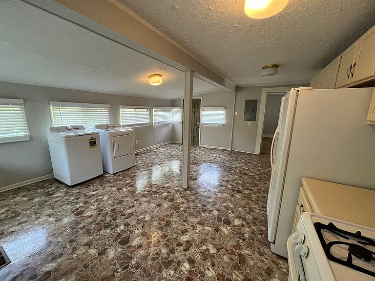 134 Herman St — Photo 3