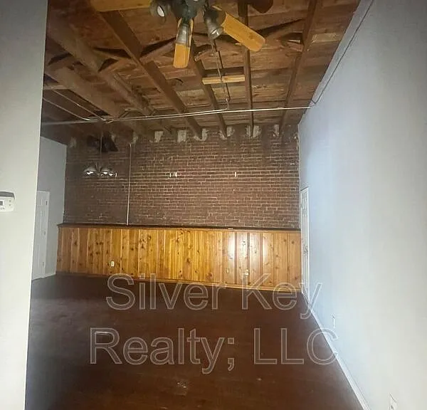 217 E Washington Ave #A — Photo 10