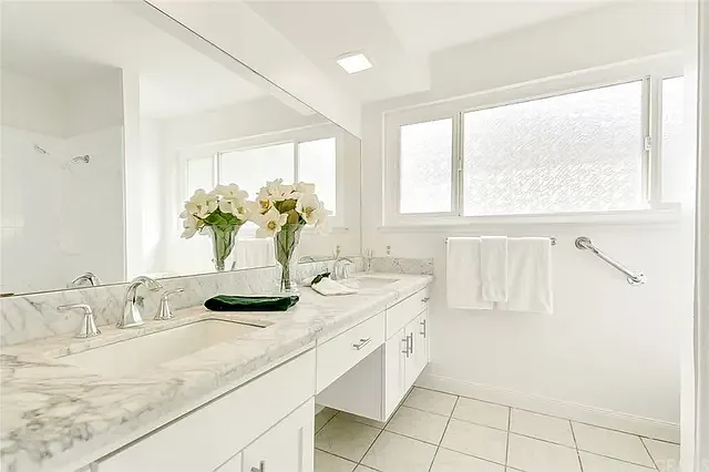 1054 Rolling Hills Dr — Photo 12