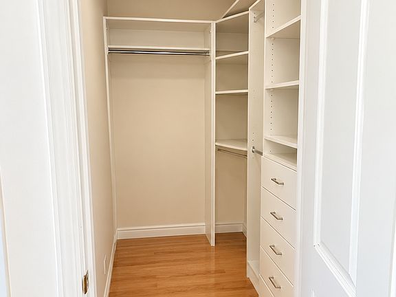 5th image of 1005 Stanford St