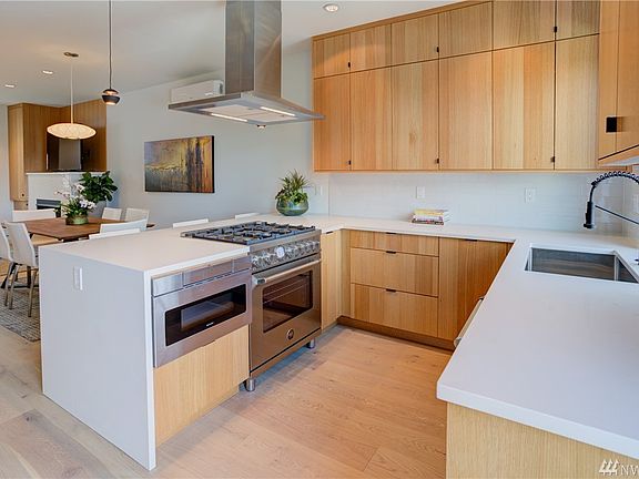 3rd image of 7747A 15th Ave NW