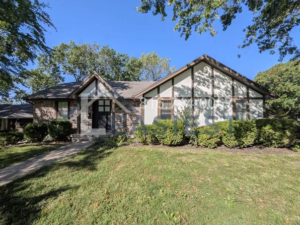 3612 NE Chapel Dr, Lees Summit, MO 64064