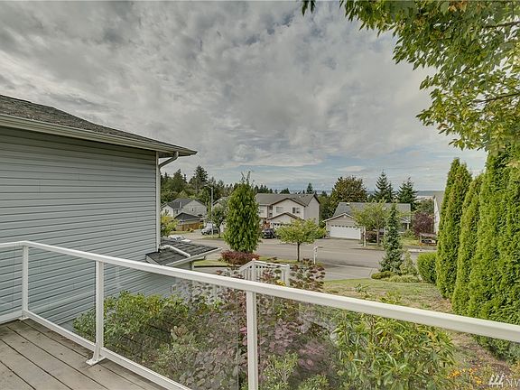 4th image of 4907 72nd Dr NE
