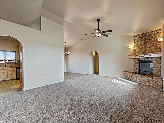 4th image of 8101 Lime Ave