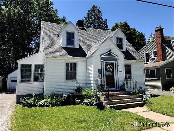 1st image of 12 Parkway Dr