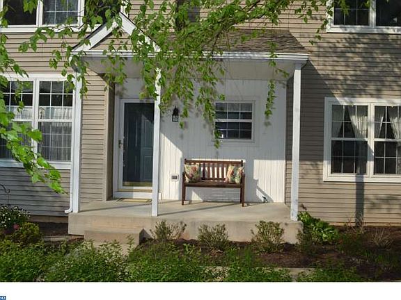 2nd image of 118 Huntingdon Ct