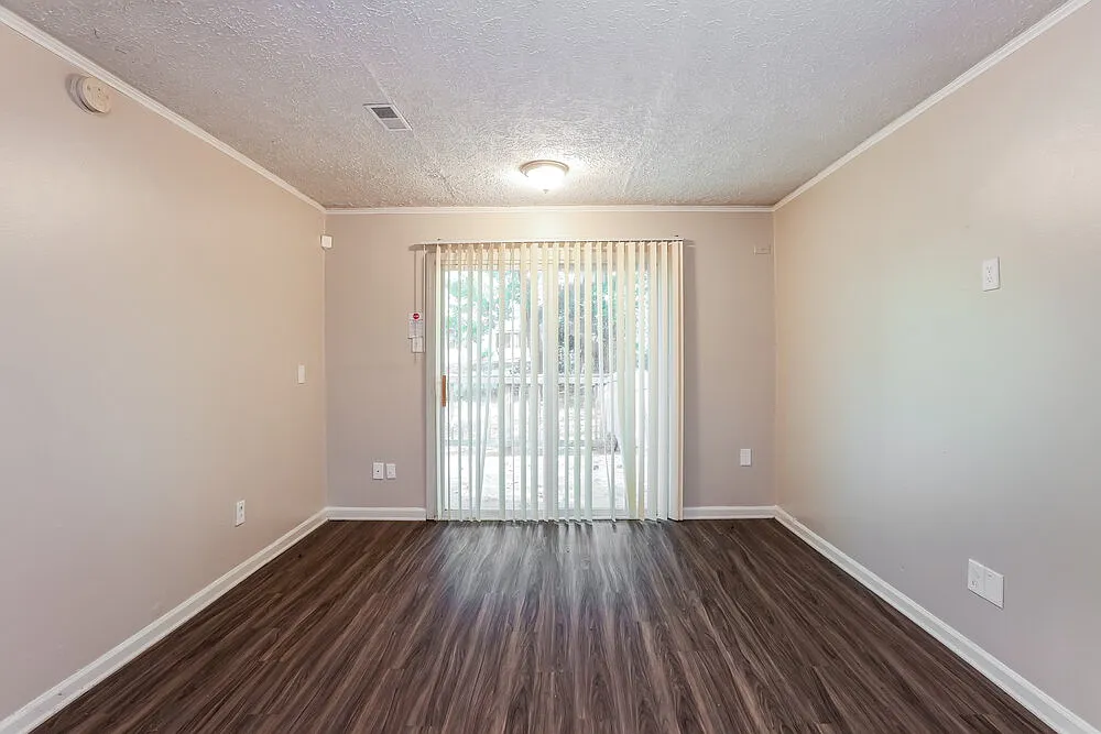 3 bed, 1.0 bath, 1124 sqft, $1,850 — Photo 4