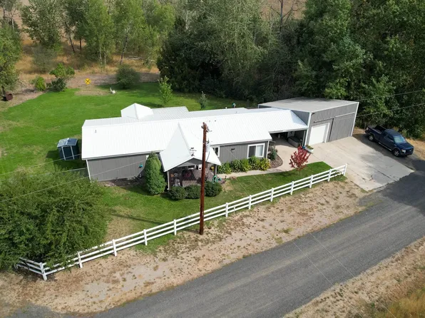 29126 N Sherman Rd, Deer Park, WA 99006