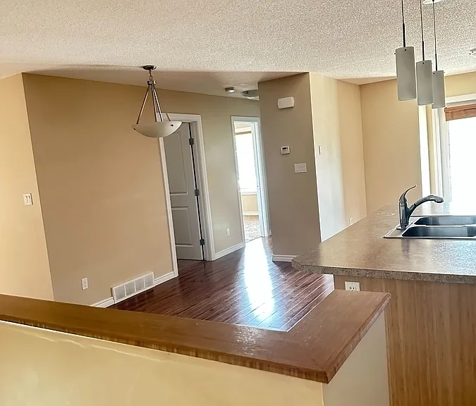 2160 McIntyre St #2 — Photo 3