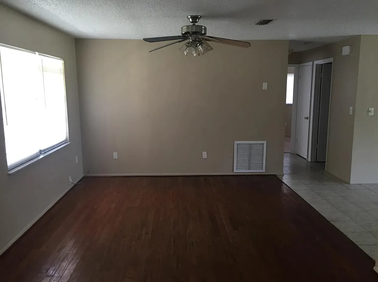 3 bed, 1248 sqft, $1,952 — Photo 4