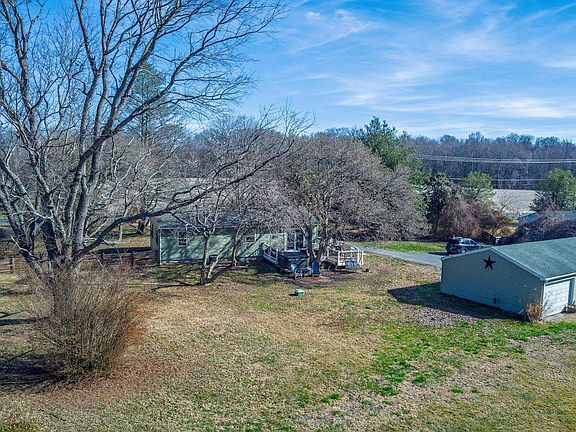 3rd image of 24775 Langford Rd