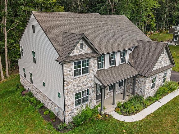 2nd image of 30 Acorn Ln