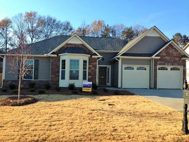 3 bed, 2.0 bath, 2000 sqft, $2,450 — Photo 2
