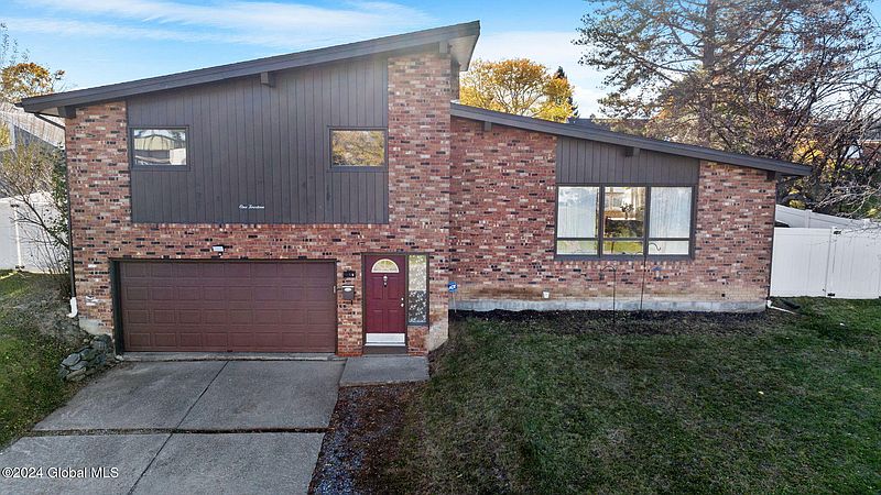 2nd image of 114 Hackett Boulevard