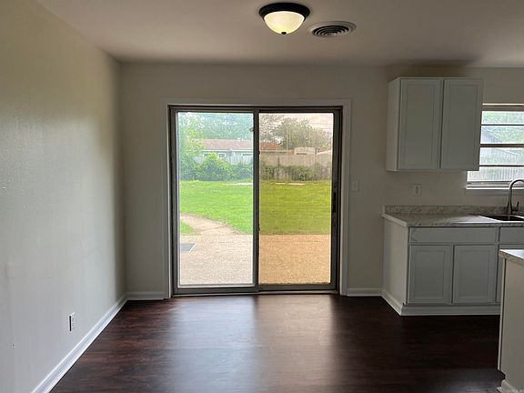 5th image of 1302 Collins Dr
