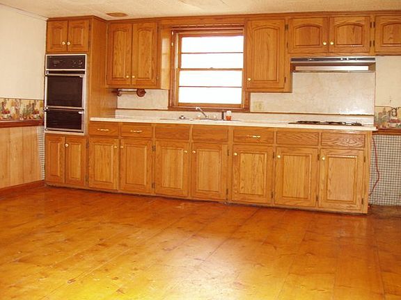 4th image of 302 Lombardy Dr