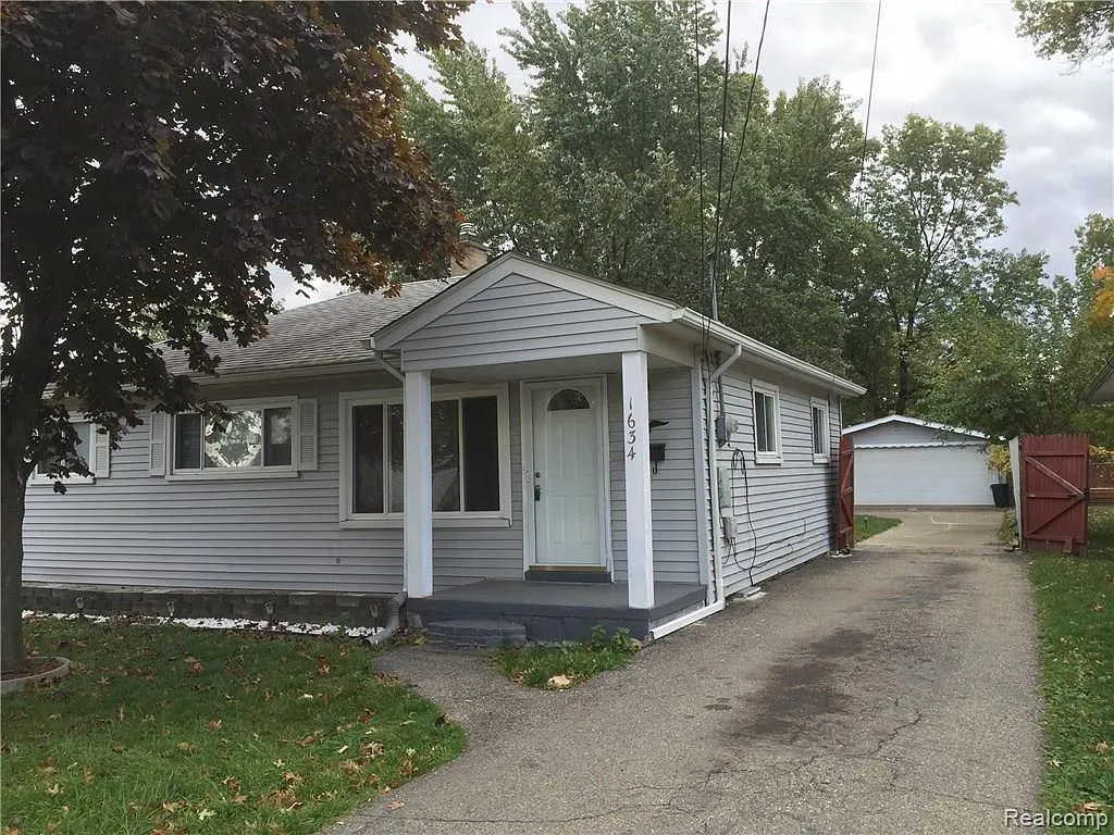 1634 E Greig Ave photo 1