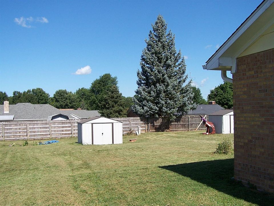 2nd image of 228-230 Courchelle Dr