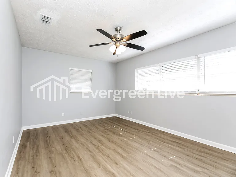 2103 Tegner Dr — Photo 10